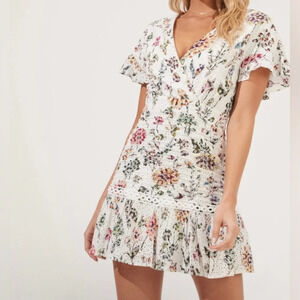 ASTR The Label White Floral Eyelet Short Flutter Sleeve Dress Size Large‎ NWT
